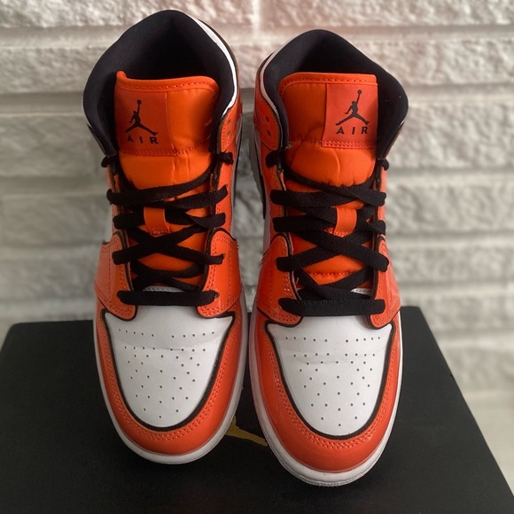 Air Jordan 1 Mid Se Turf Orange - Picture 2 of 8